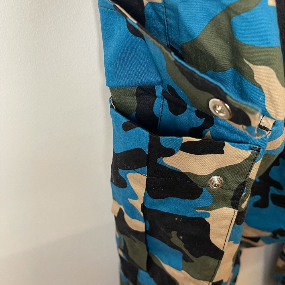 Army pants . Size Large - Picture 10 of 12